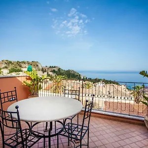 casa-carla.taorminaitalyhotels.com/